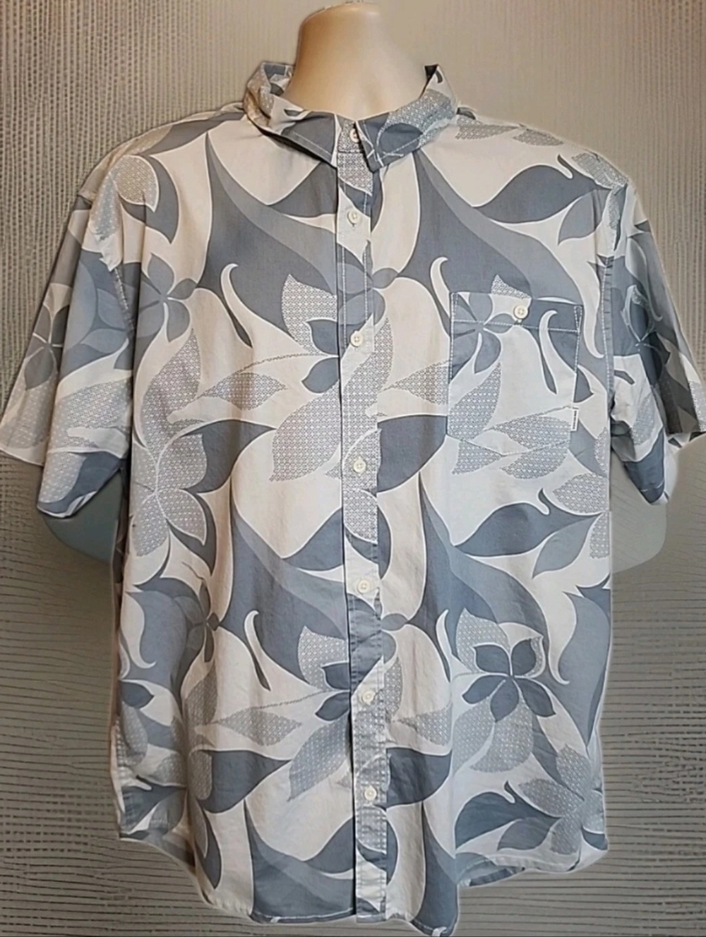 Quiksilver "Modern Fit" Floral Button-Up Shirt - Size 2XL